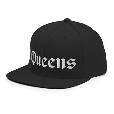 QUEENS OLD ENGLISH BLACK SNAPBACK